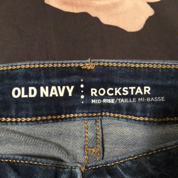 NWOT Med wash ripped old navy jeans - Picture 3 of 4